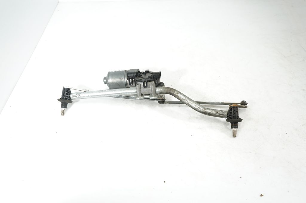 Front wiper linkage and motor (3)