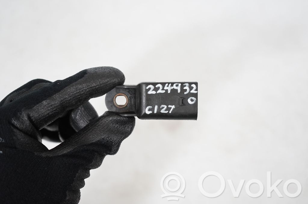 Air pressure sensor (8)