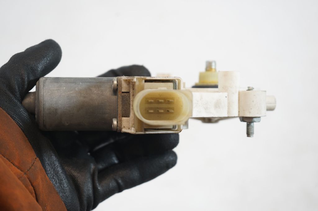 Front door window regulator with motor (6)