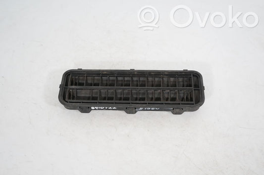 Quarter panel pressure vent