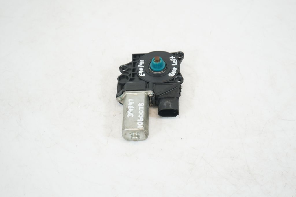 Rear door window regulator with motor (4)