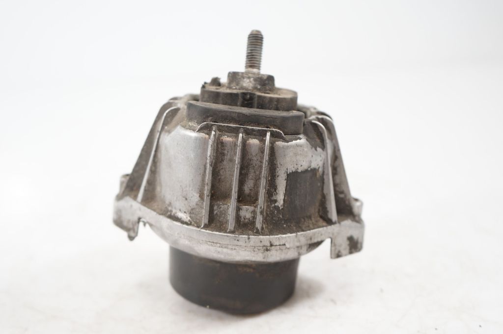 Engine mount bracket (4)