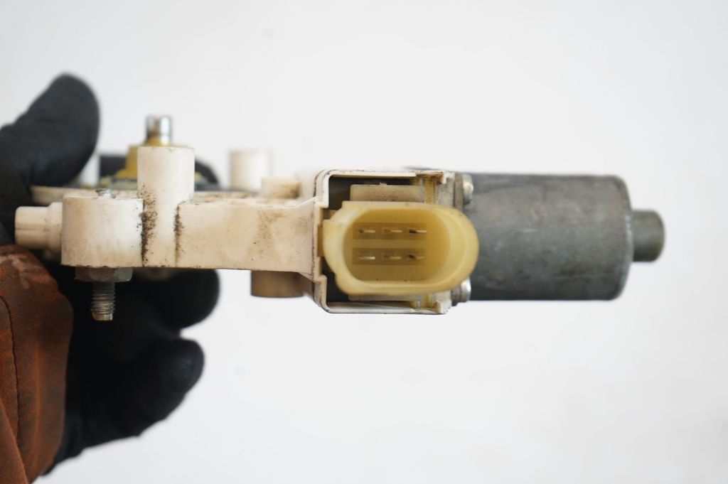 Front door window regulator with motor (6)