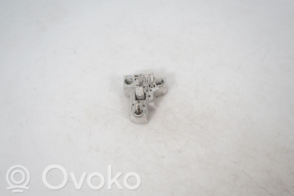 Tail light bulb cover holder (4)