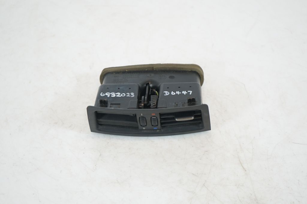 Rear air vent grill (5)