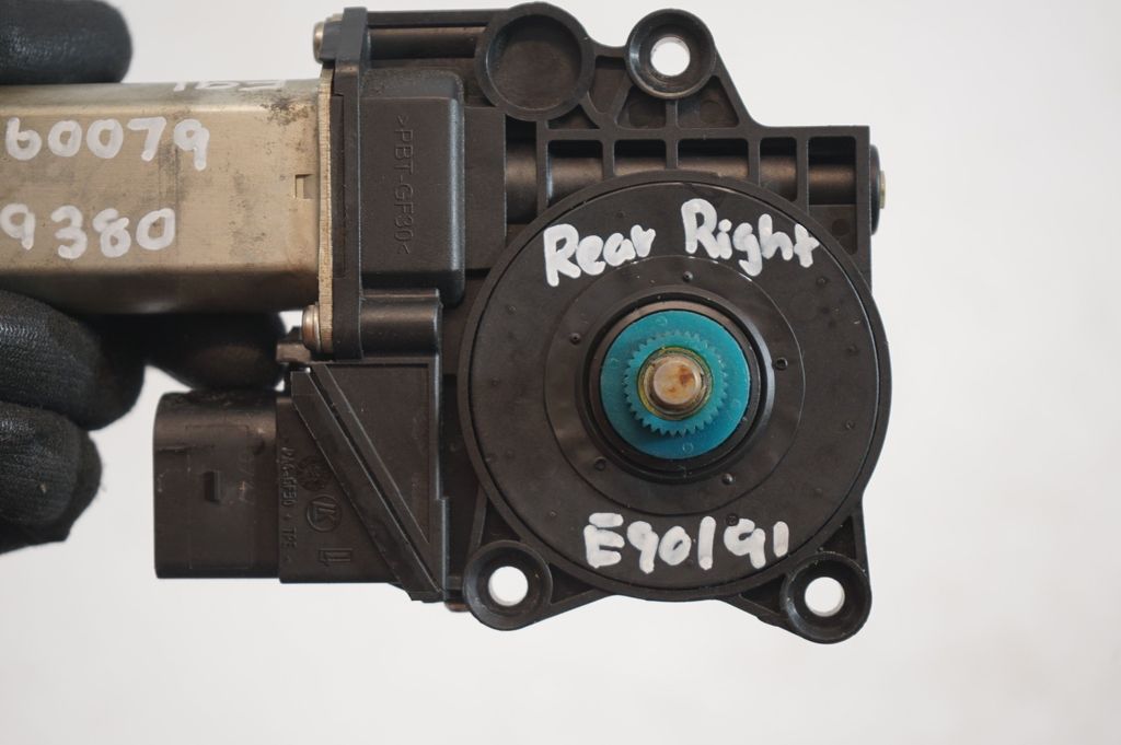 Rear door window regulator with motor (8)