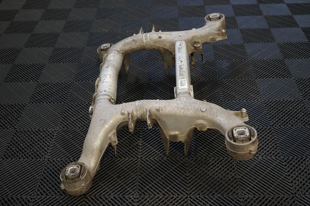 Rear subframe (4)