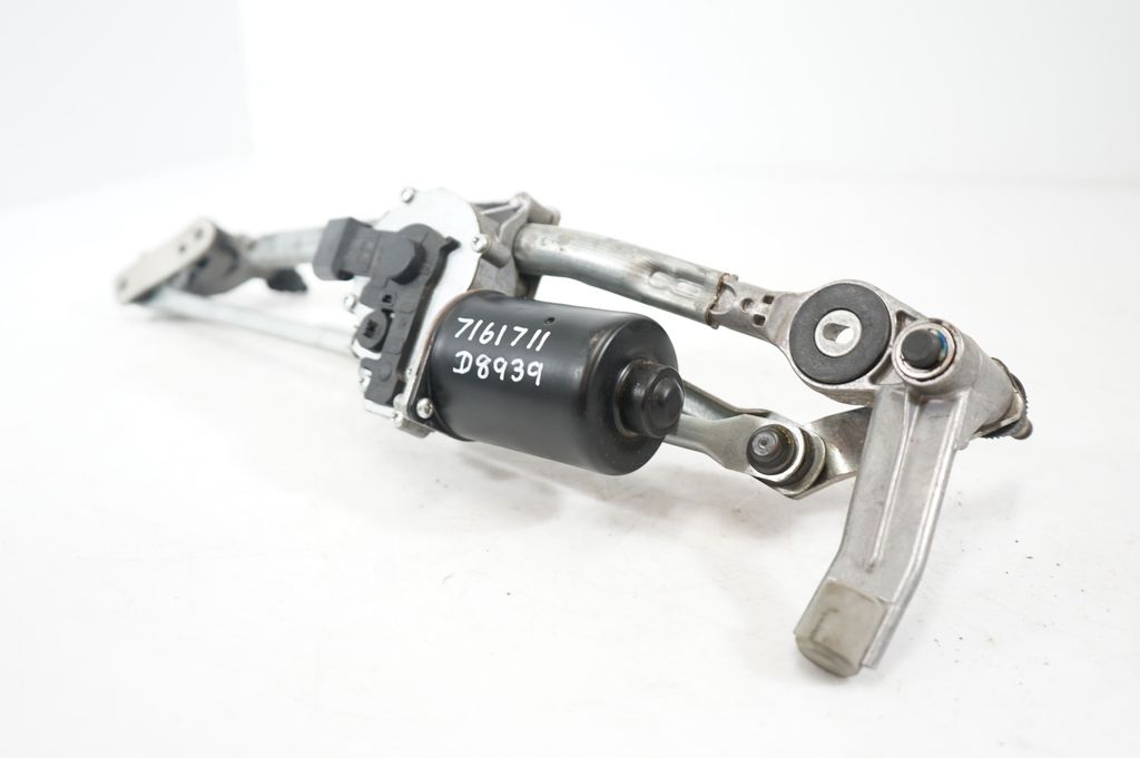 Front wiper linkage and motor (7)