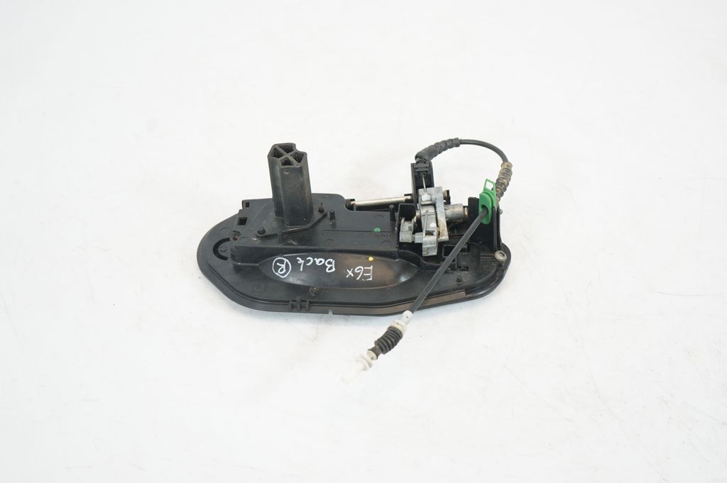 Rear door exterior handle/bracket (5)