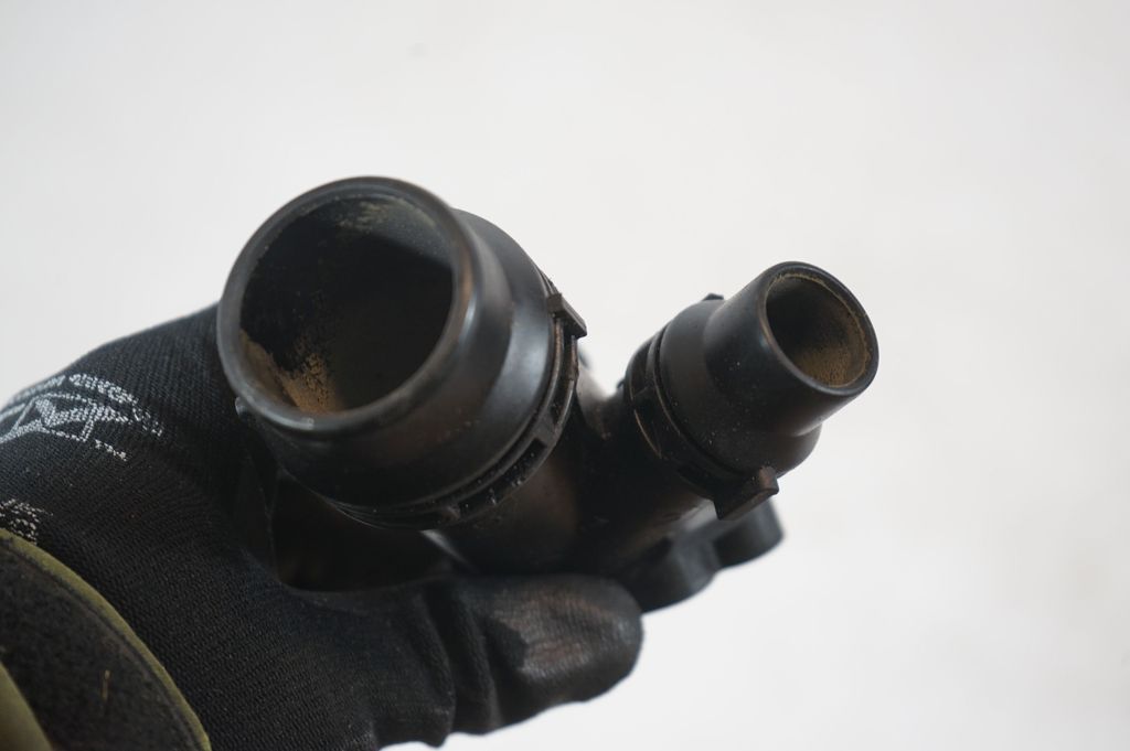 Engine coolant pipe/hose (7)