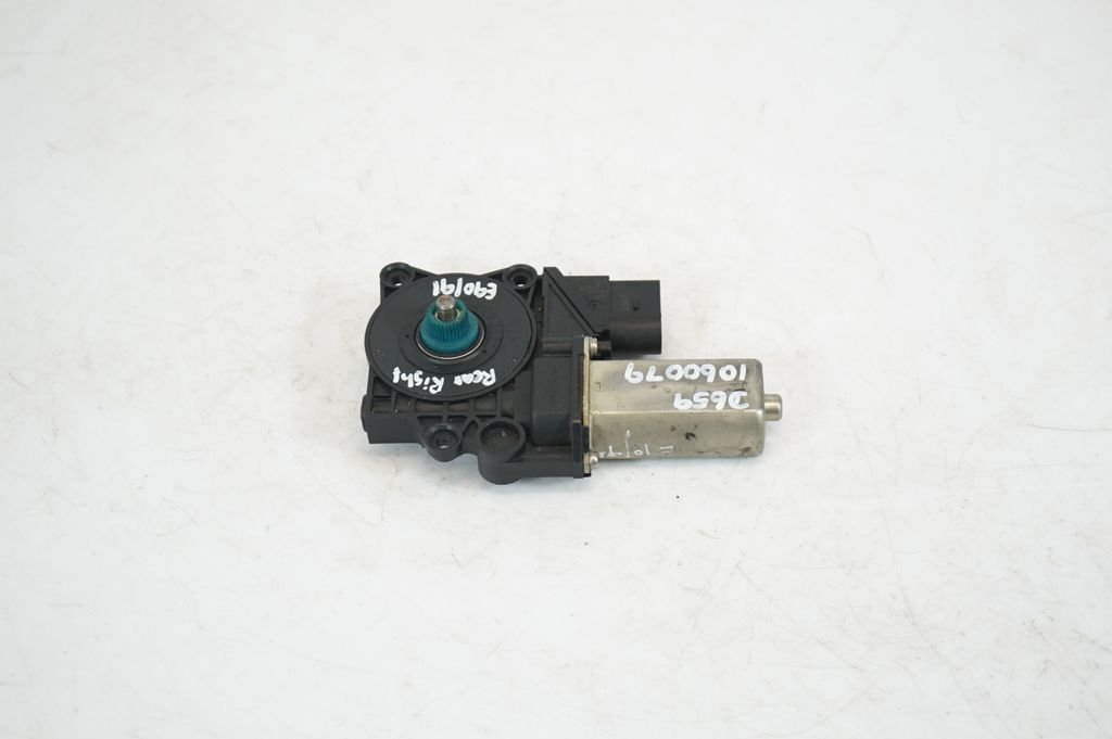 Rear door window regulator with motor (3)