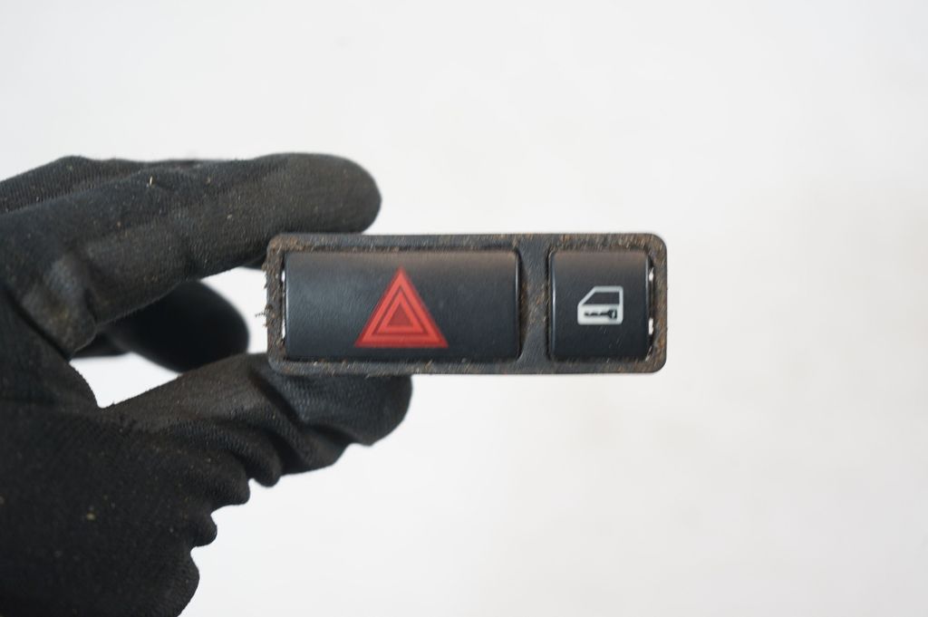 Hazard light switch (6)