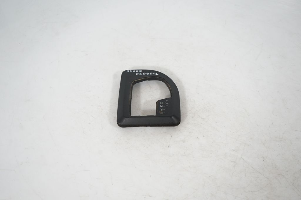 Gear shifter surround trim plastic (3)