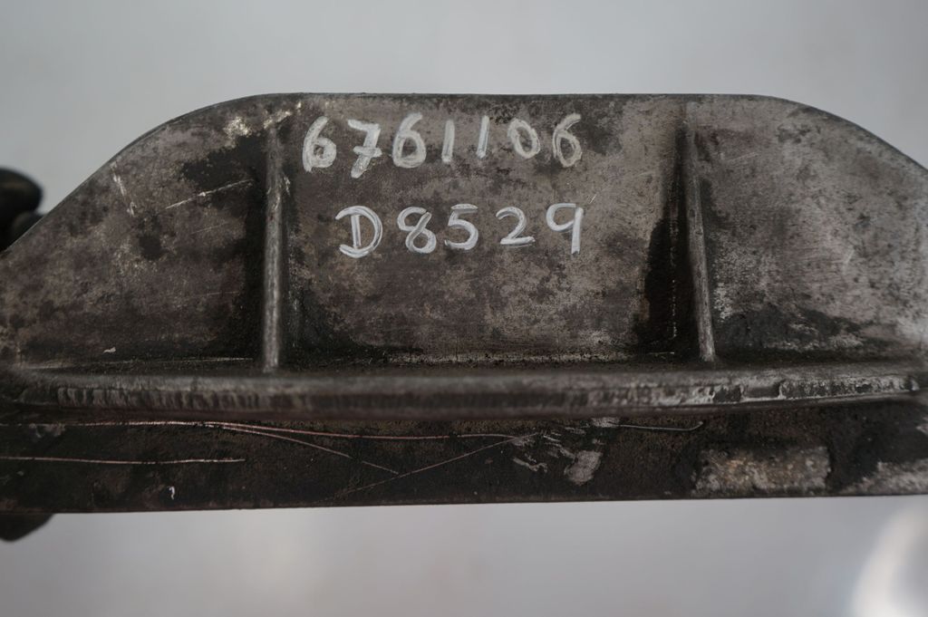 Gearbox mounting bracket (7)