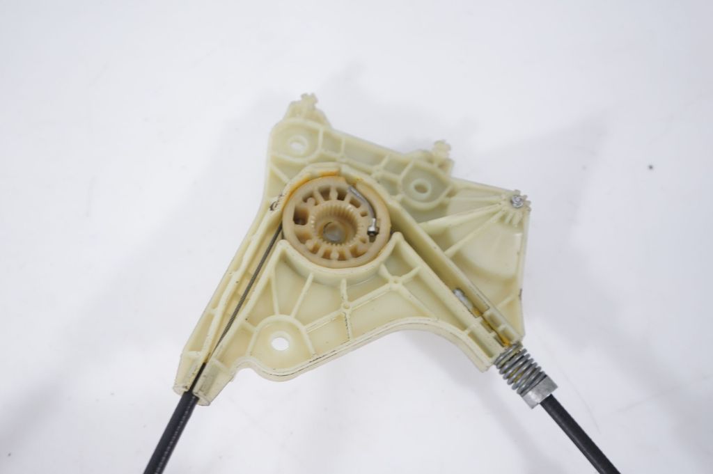 Front door window regulator with motor (8)