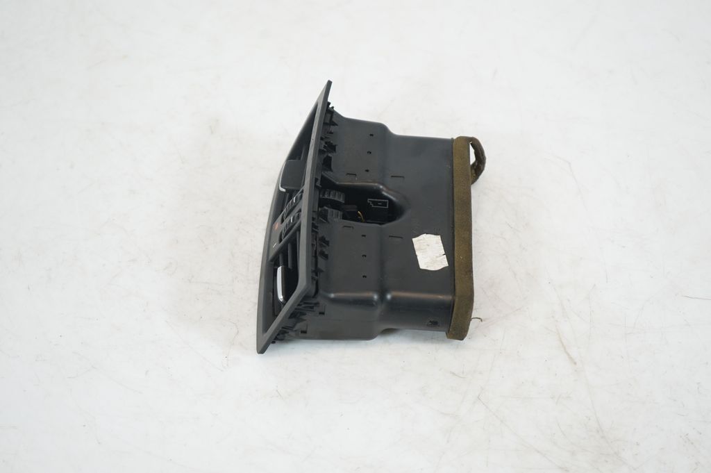 Rear air vent grill (2)