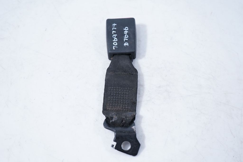 Rear seatbelt buckle (4)