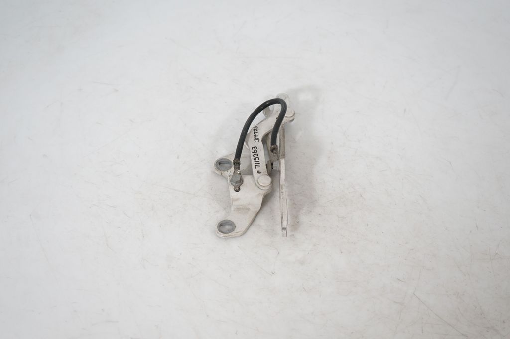 Engine bonnet/hood hinges (4)