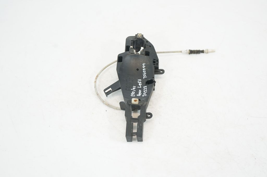 Rear door exterior handle/bracket (4)