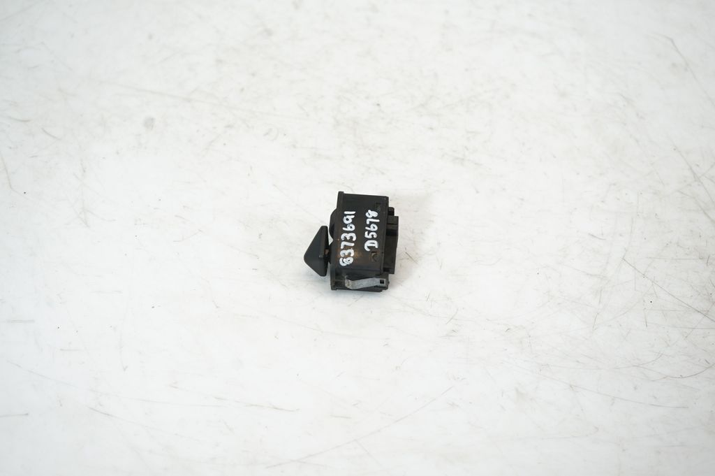 Wing mirror switch (2)