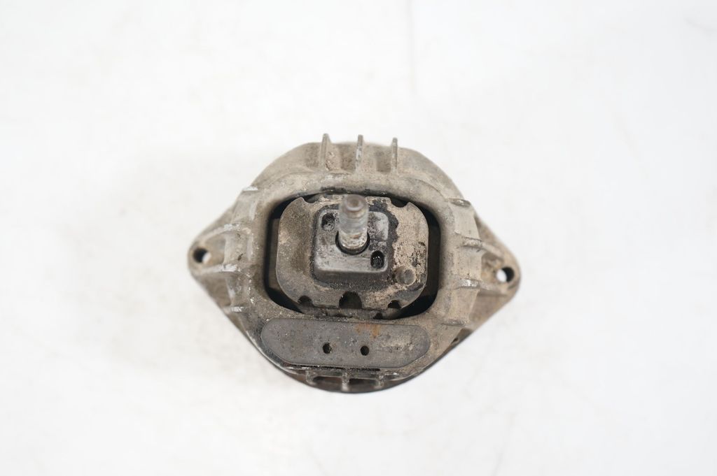 Engine mount bracket (7)