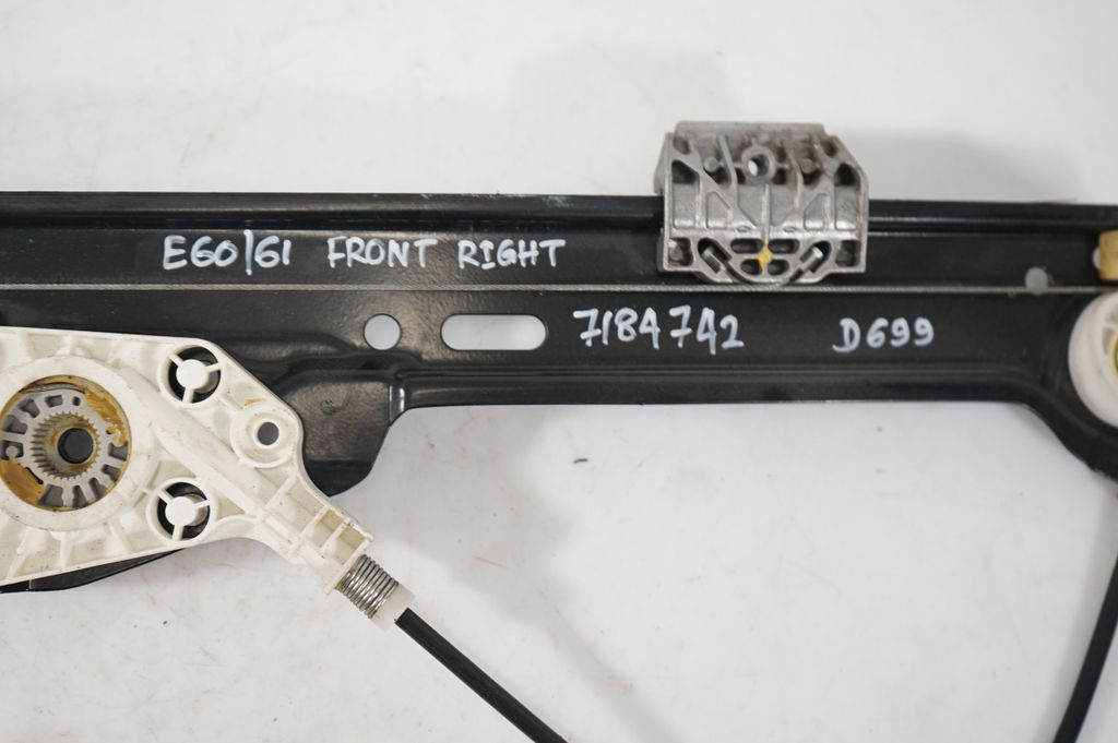 Front door window regulator with motor (9)