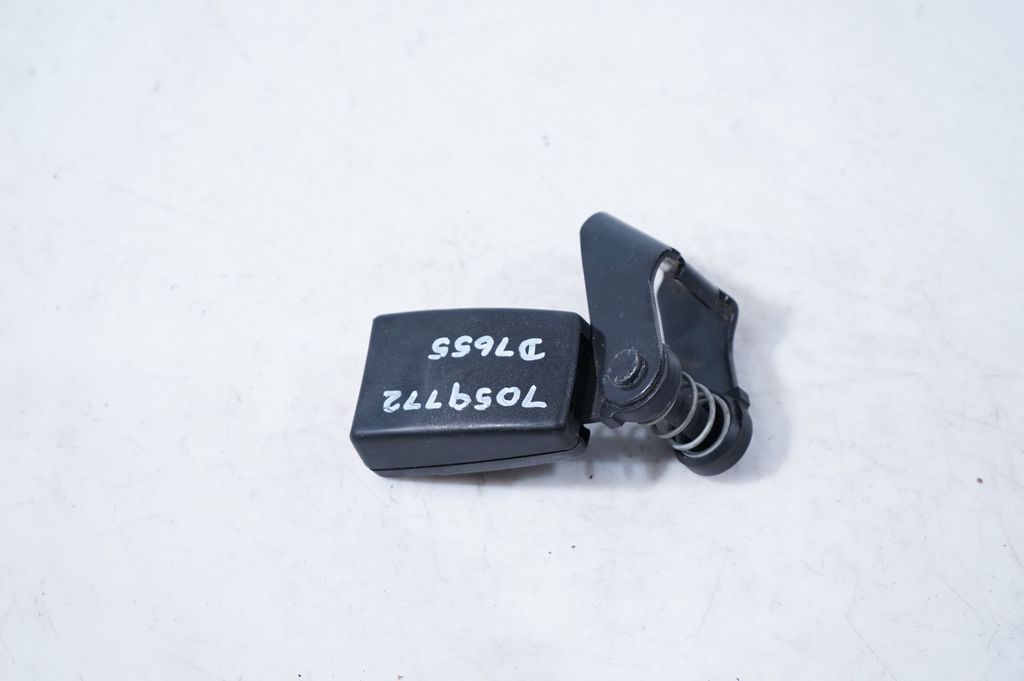 Rear seatbelt buckle (3)