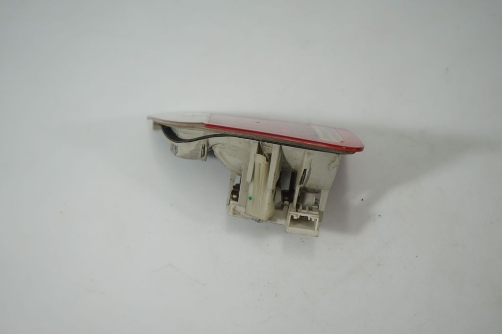 Tailgate rear/tail lights (3)