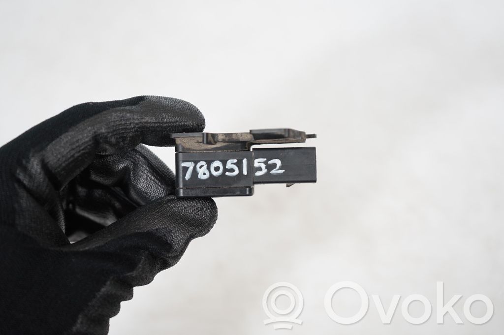 Exhaust gas pressure sensor (7)