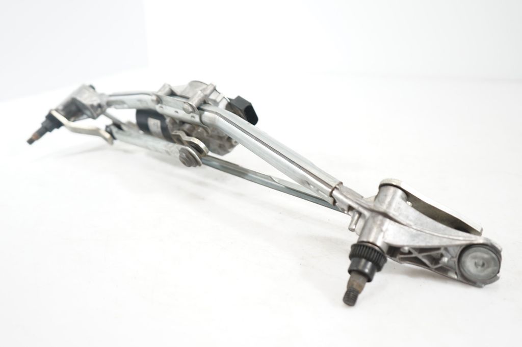 Front wiper linkage and motor (6)
