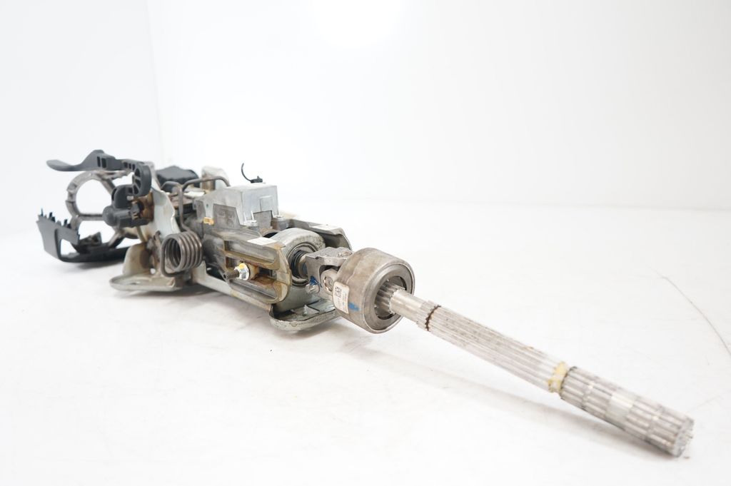 Steering wheel axle (7)