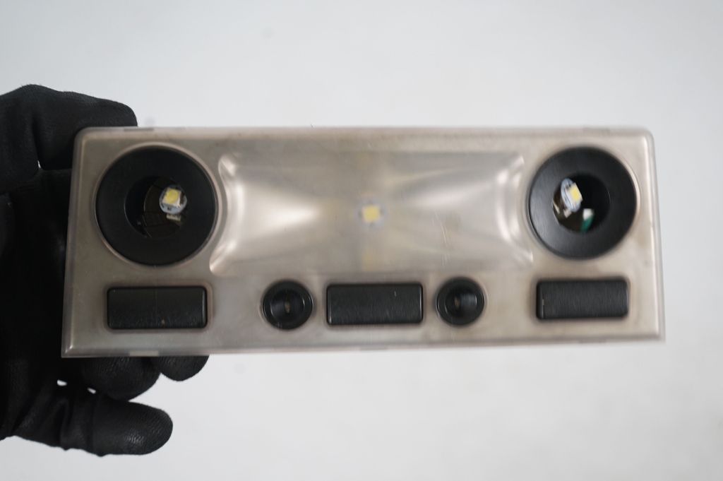 Front seat light (6)