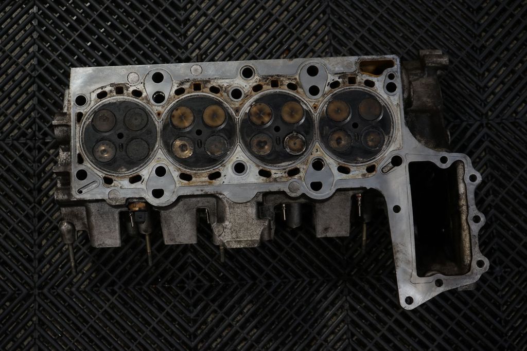 Engine head (6)