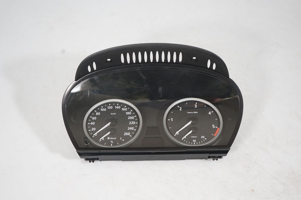 Speedometer (instrument cluster)