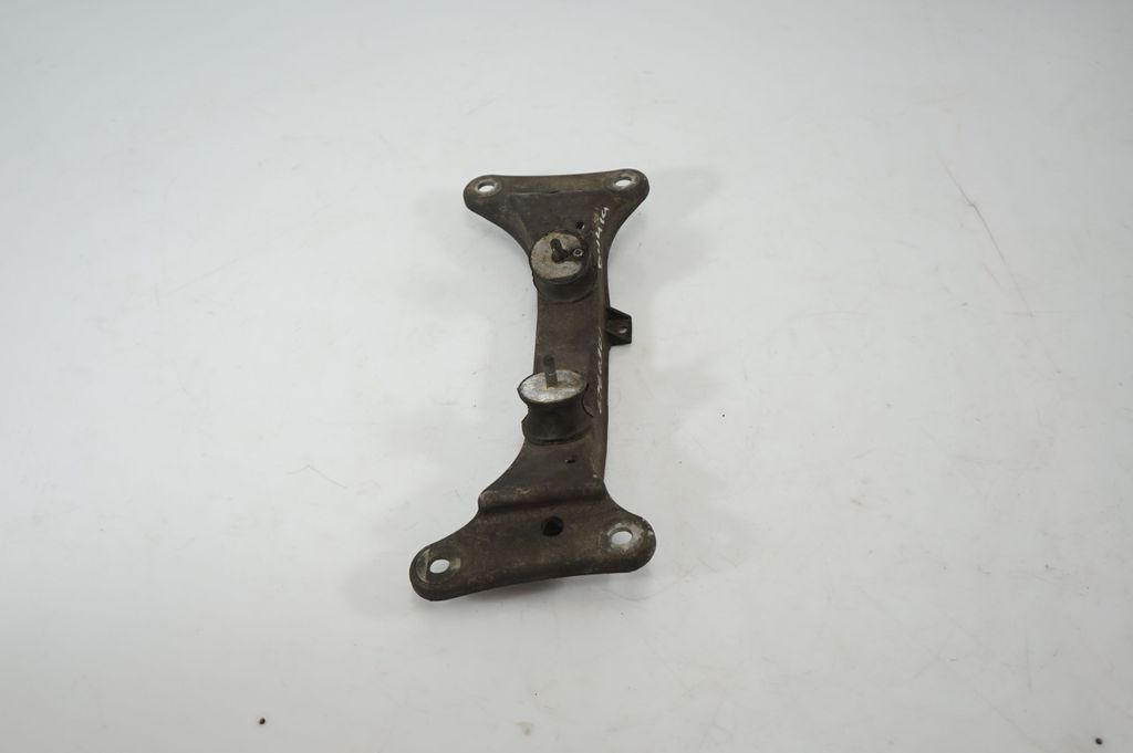 Gearbox mounting bracket (4)
