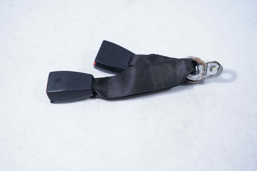 Rear seatbelt buckle (5)