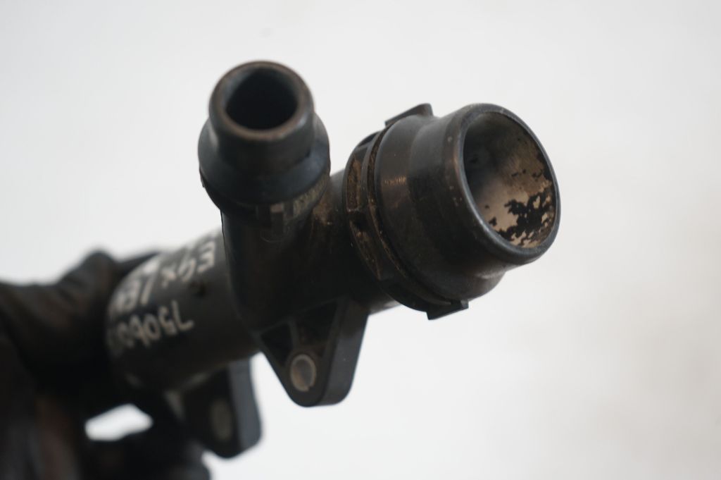 Engine coolant pipe/hose (7)