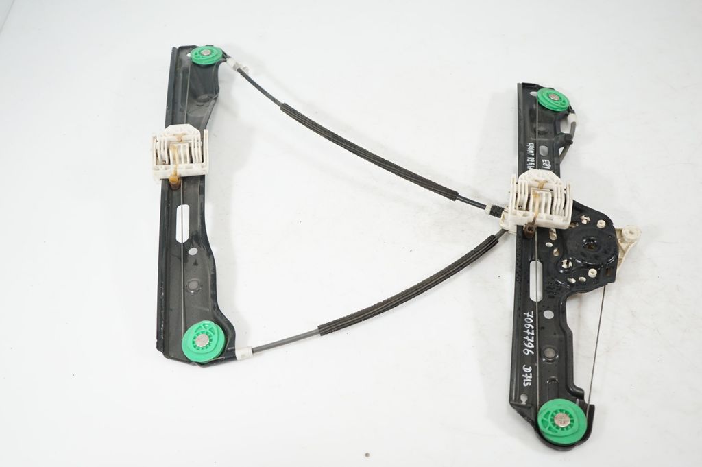 Front door window regulator with motor (2)