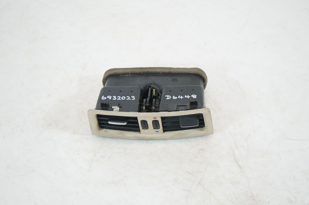 Rear air vent grill (5)