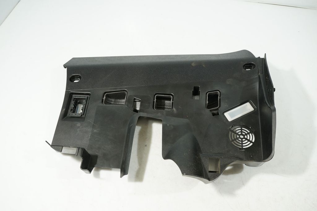 Dashboard lower bottom trim panel (3)