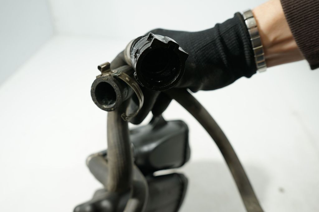 Coolant expansion tank/reservoir (7)