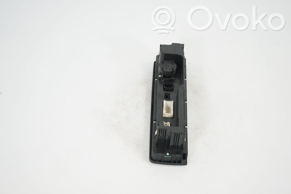 Climate control unit (5)