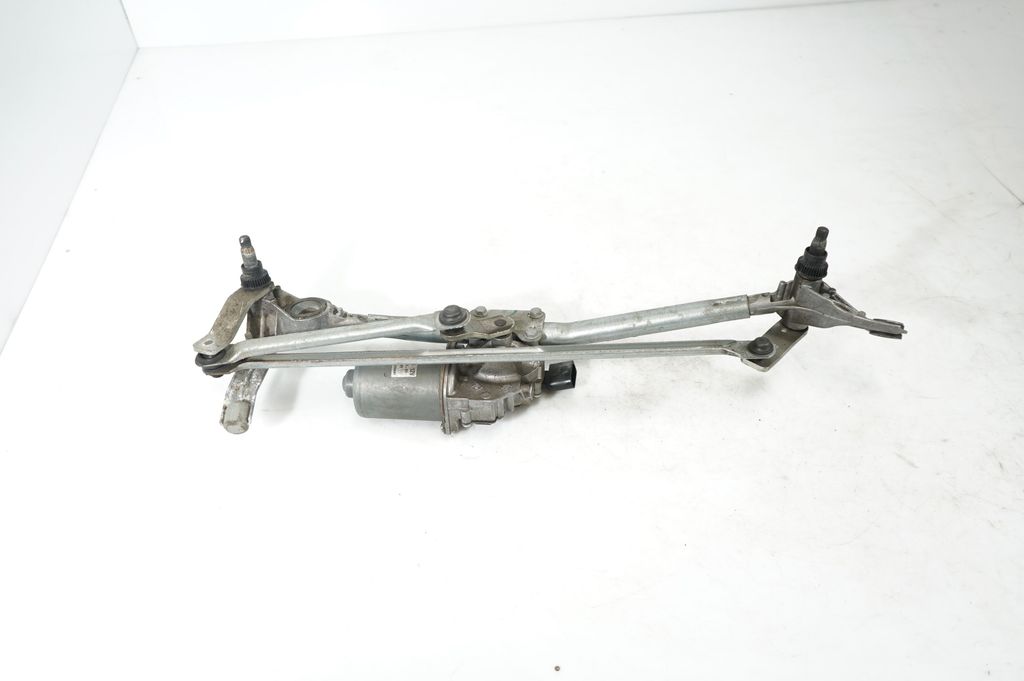 Front wiper linkage and motor (5)