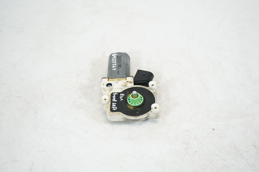 Front door window regulator motor (2)