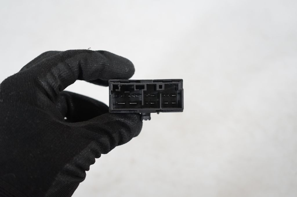 Seat control module (6)