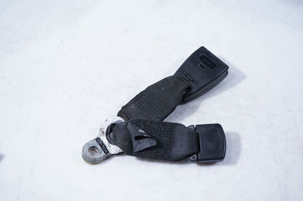 Rear seatbelt buckle (6)