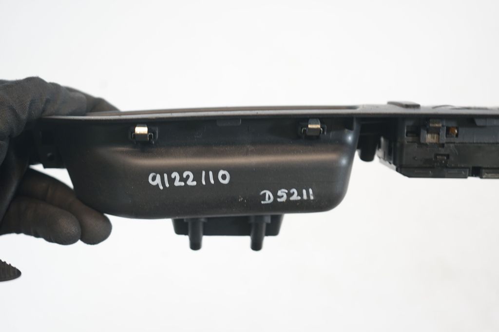 Electric window control switch (8)