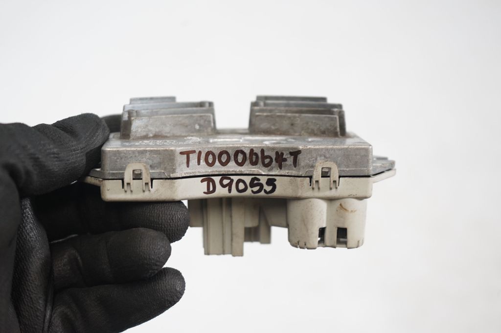 Heater blower motor/fan resistor (8)