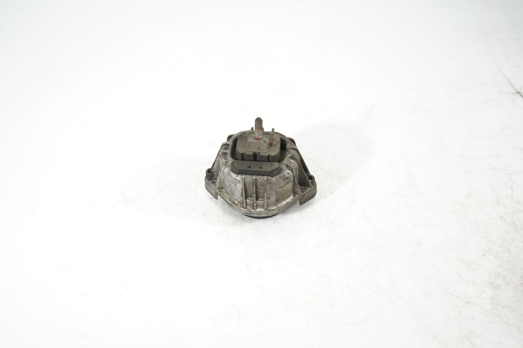 Engine mount bracket