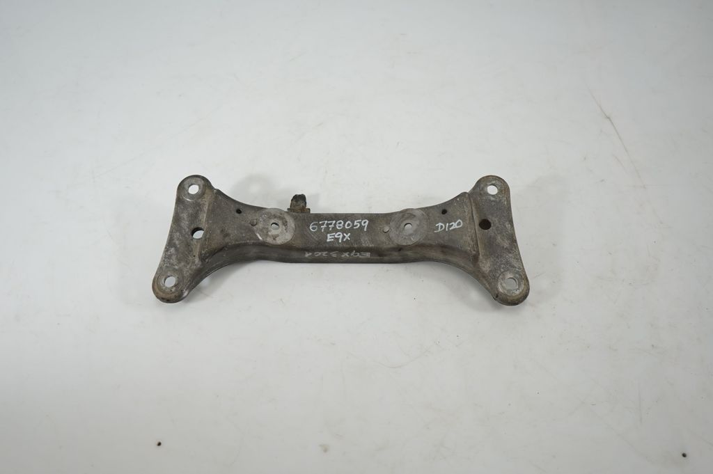 Gearbox mounting bracket